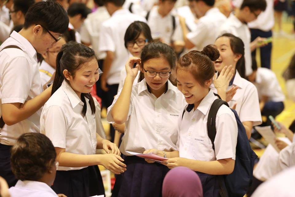 Secondary school pupils. Сингапурская школа. Школа в Сингапуре. Школьное образование в Сингапуре. Образование в Сингапуре средняя школа.